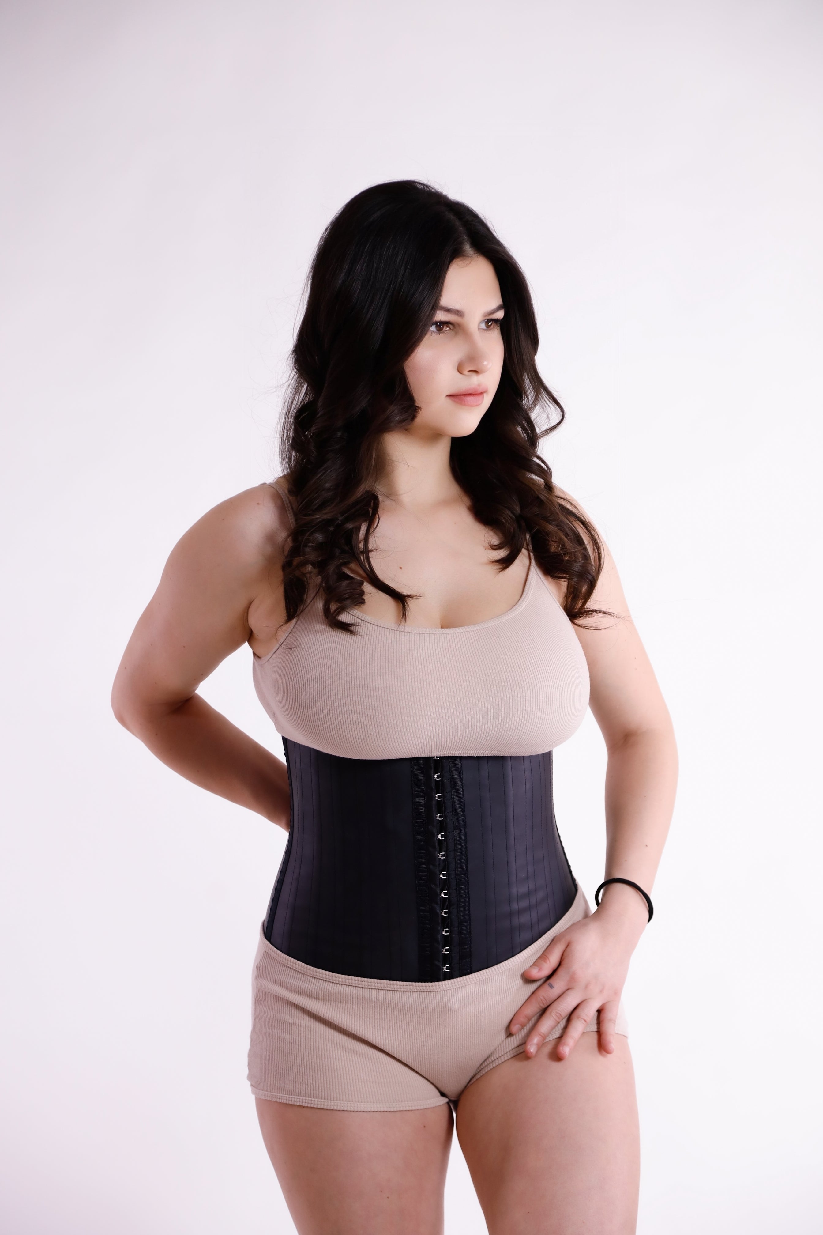 Čvrst i pouzdan: Udoban steznik po preporuci žena koji briše centimetre u  struku i trbuhu