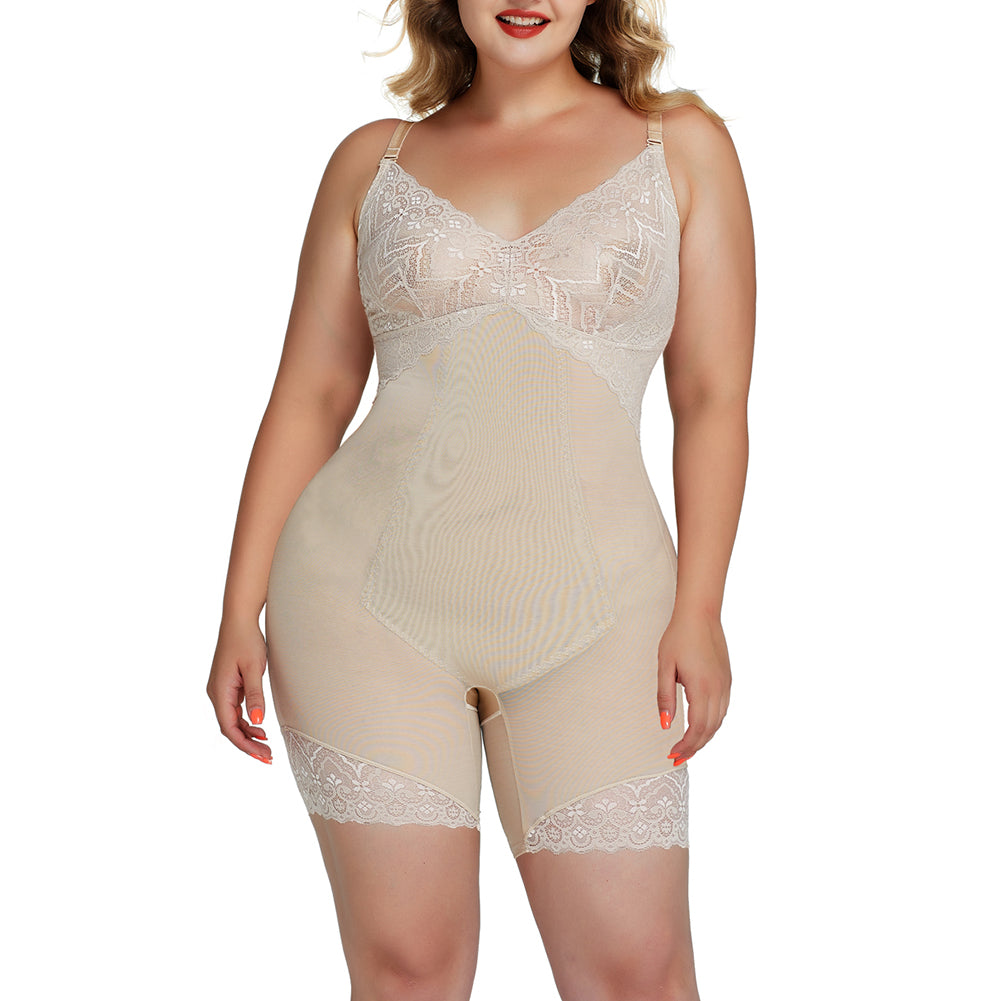 Ovaj shapewear kombinuje kontrolu i udobnost sa sofisticiranim dizajnom. Sa otvorom između nogu za lakše korišćenje toaleta i čipkastim detaljima na grudima i nogavicama za ženstveni izgled, pruža potpunu podršku telu. Dvoslojna mrežasta tkanina na stomaku pojačava efekat kontrole, dok podesive bretele omogućavaju nošenje u različitim stilovima, bilo ukrštene ili u „V“ obliku, prilagođavajući se vašim potrebama tokom aktivnosti