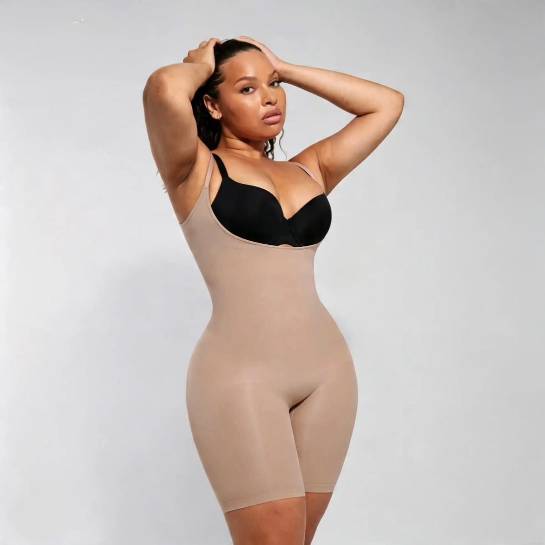 CICIN bež body shaper sa otvorenim grudima za uži struk