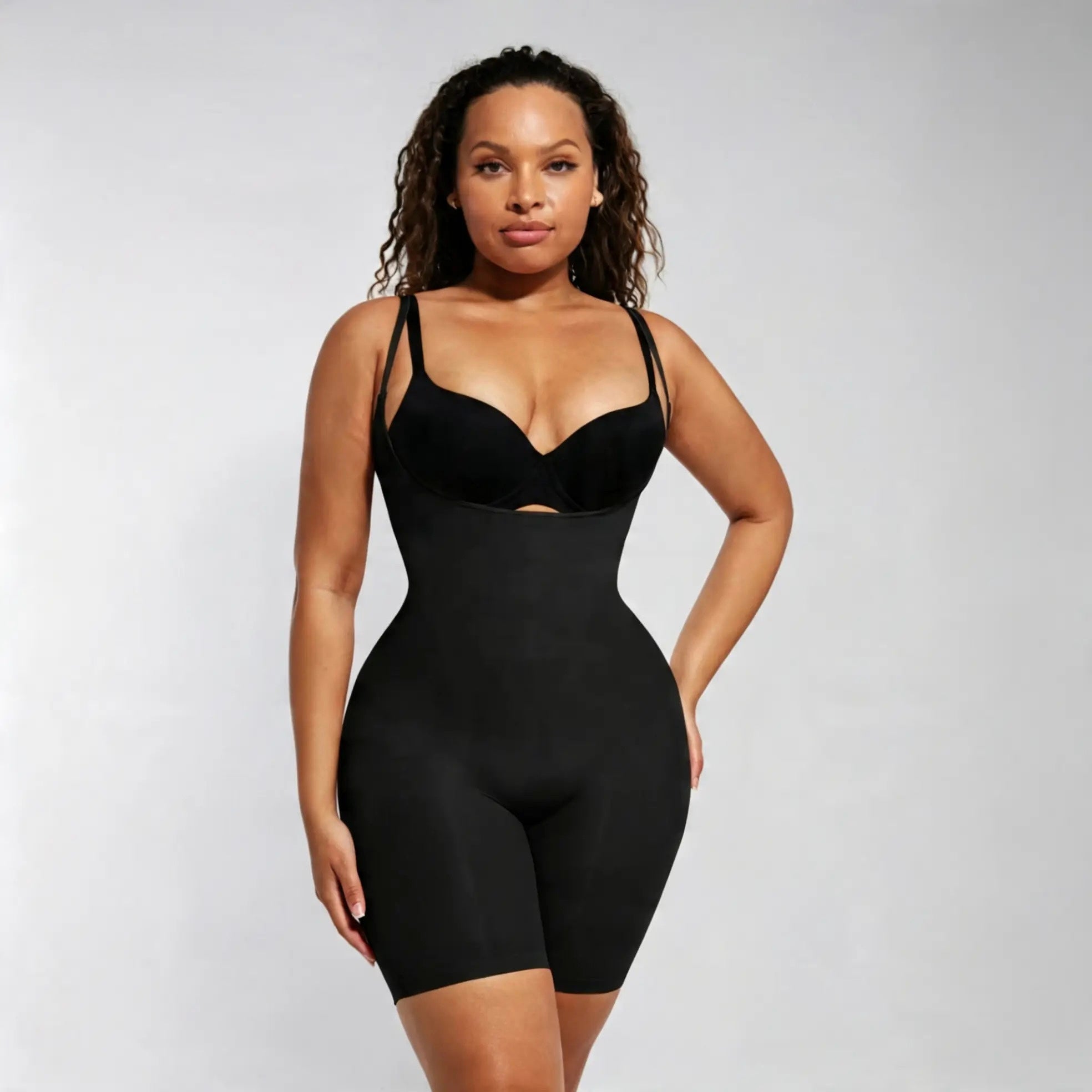 CICIN crni body shaper šorc sa otvorenim grudima za oblikovanje figure