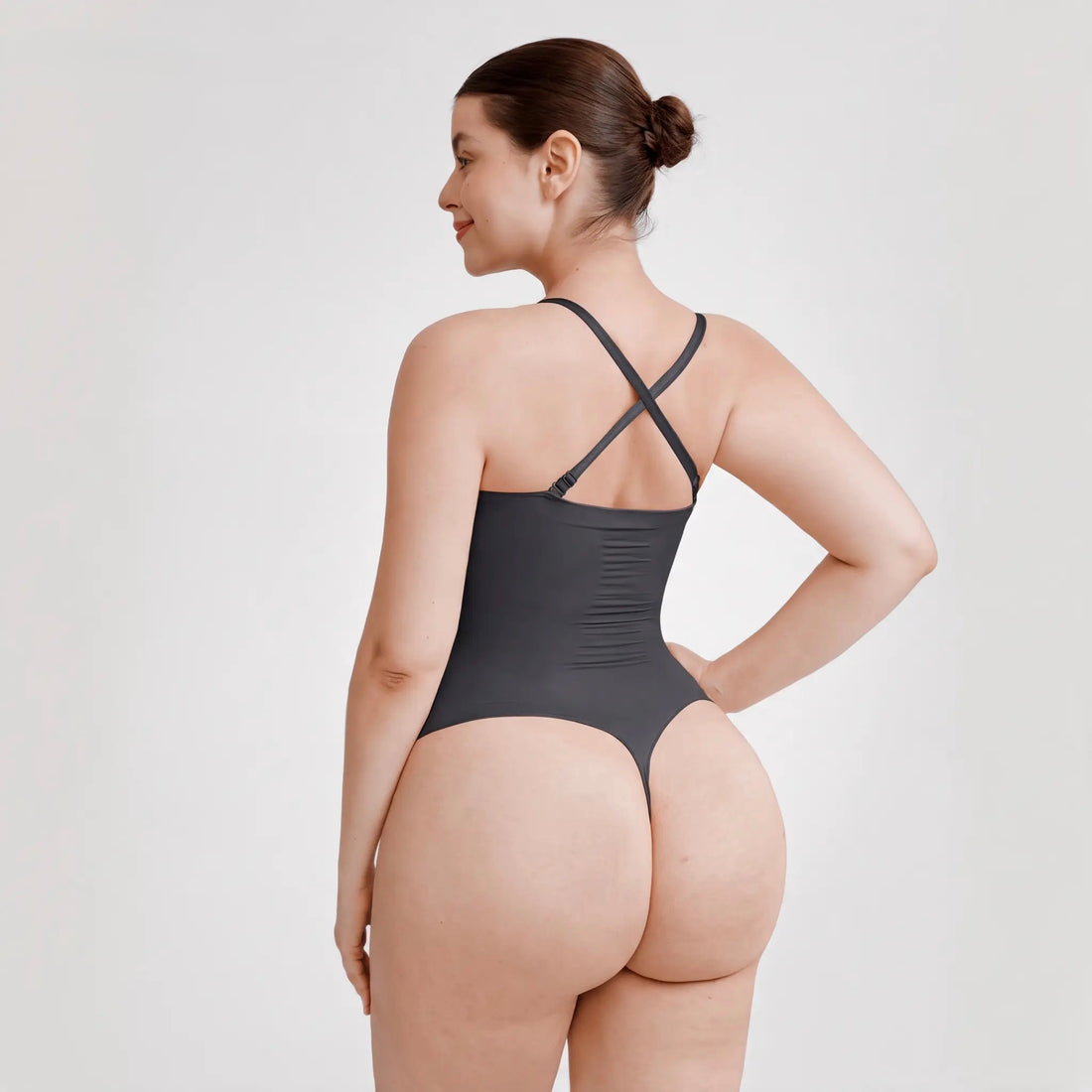 Cicin body shaper tanga sa bratelama koje se skidaju – crni steznik za oblikovanje stomaka i struka, zadnji prikaz