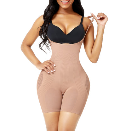 Body shaper sa nogavicama i pokrivenim leđima, otvorenim dizajnom za grudi i dodatnom podrškom za leđa i struk, sa otvorom za lakše obavljanje fizioloških potreba