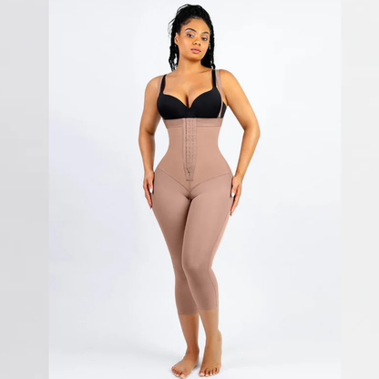 Steznik sa tri reda kopčanja i jakom kompresijom