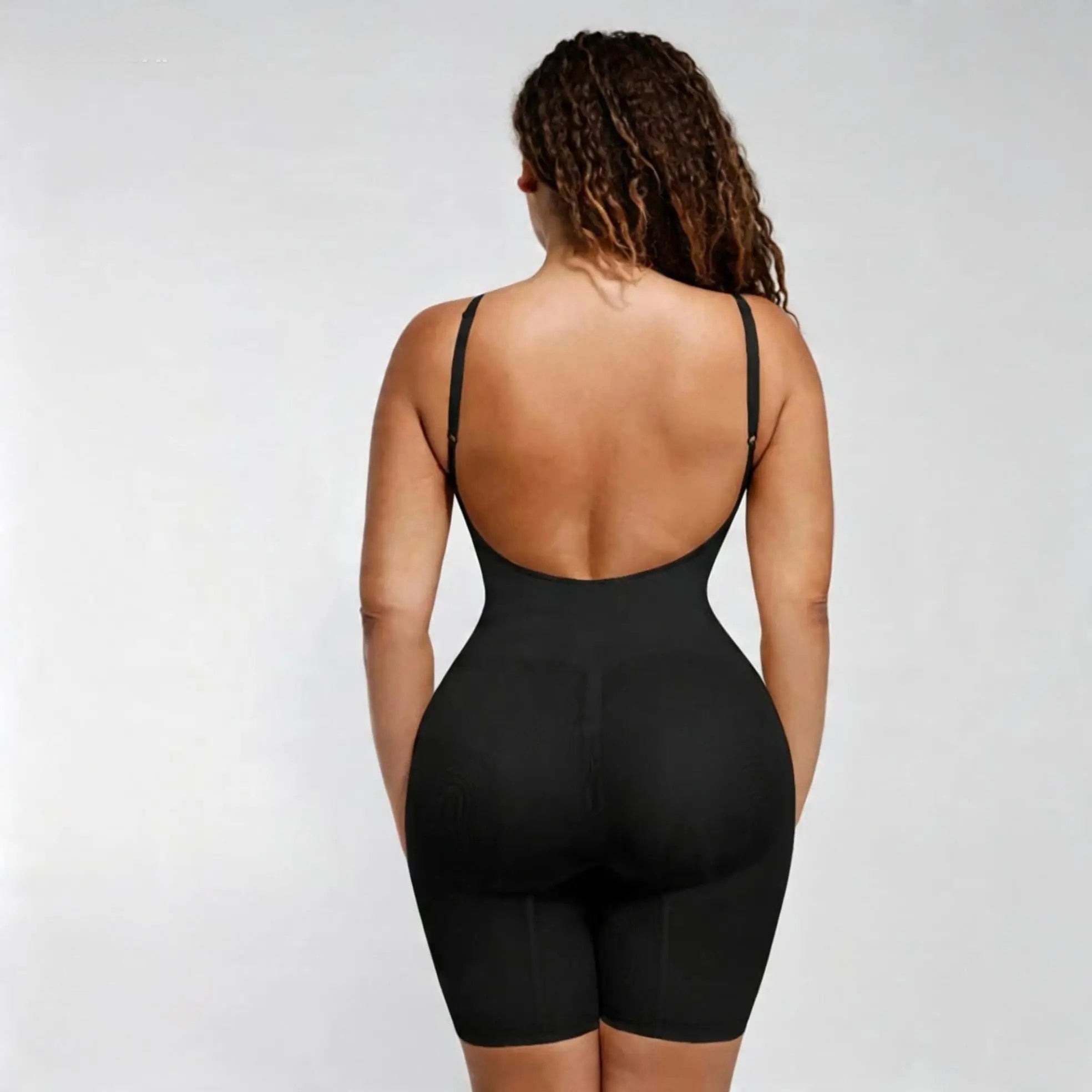 Cicin body shaper šorc sa otvorenim leđima , ističe zadnjicu i figuru, idealan za haljine otvorenih leđa crna boja